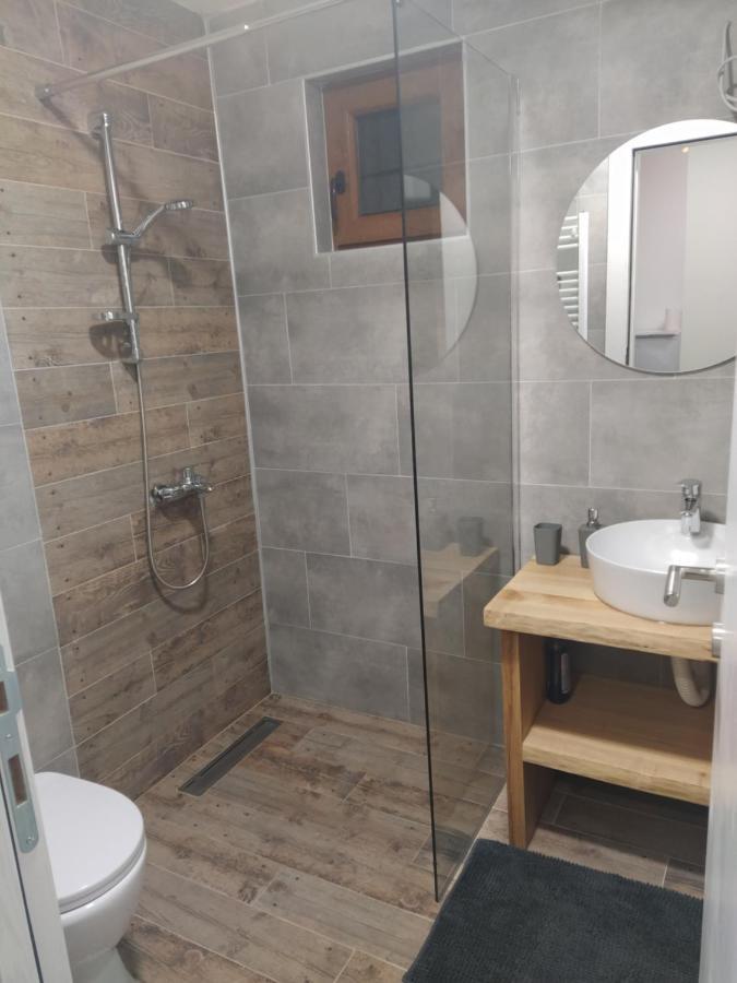 Domacinstvo Kod Gere Crni Vrh Exterior foto