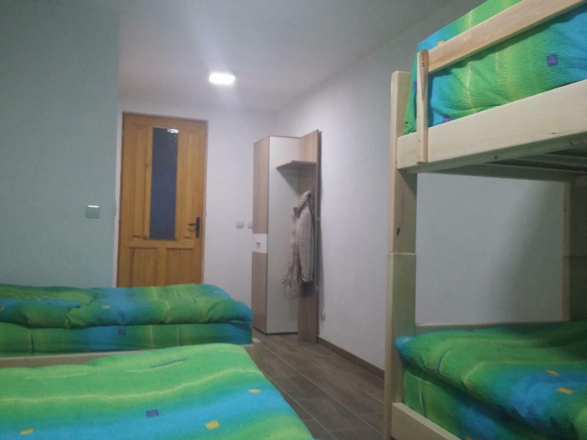 Domacinstvo Kod Gere Crni Vrh Exterior foto